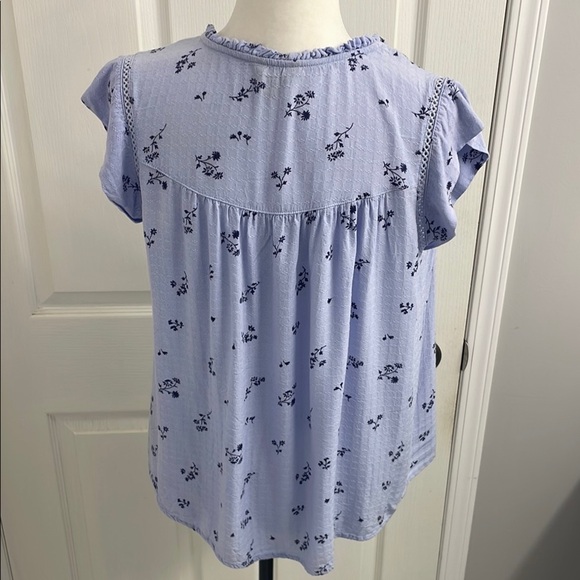 Buffalo David Bitton Light Blue Floral Blouse Flutter Sleeves Tie Front Size S - Picture 5 of 12